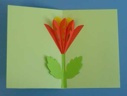 Изготовление цветочка для декорирования открытки в технике аппликации